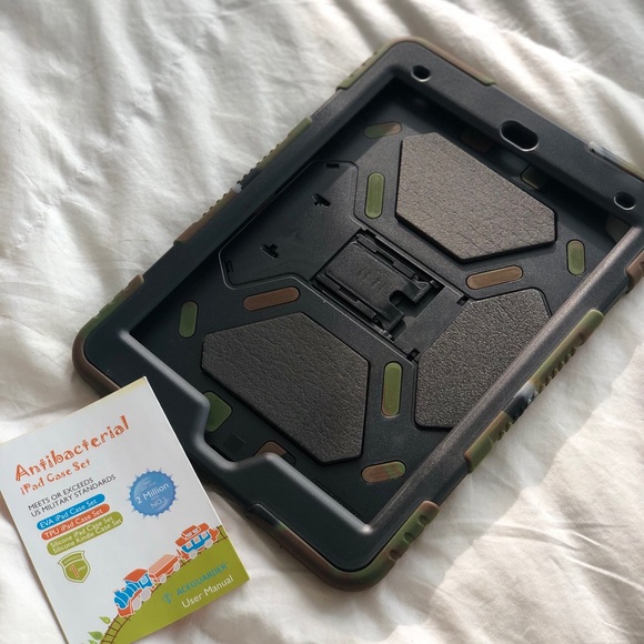 Ipad case set. Brand new in original box etc. - Picture 5 of 9